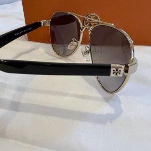 New Tory Burch Shiny Light Gold Aviator Sunglasses